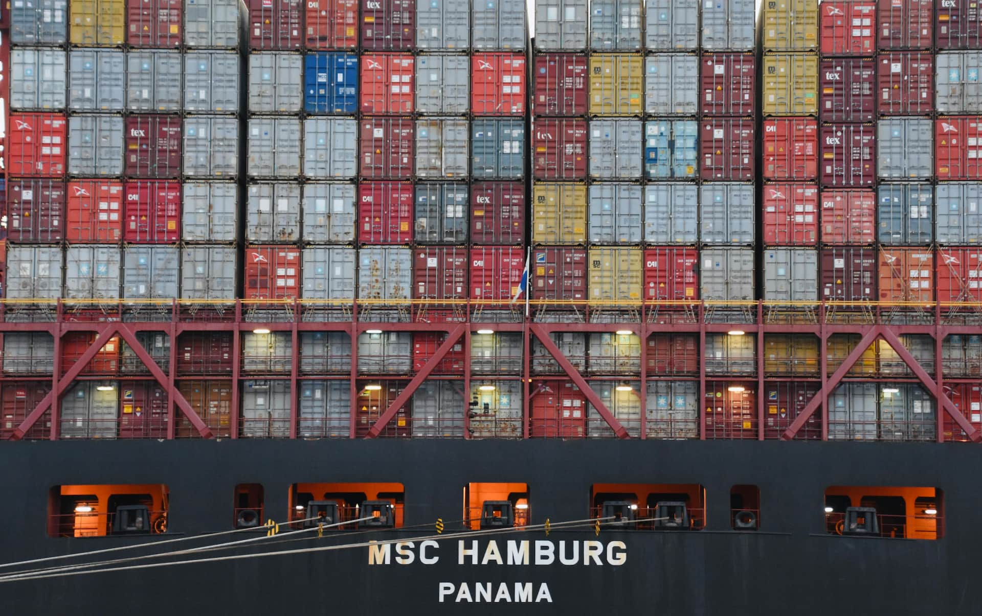 Featured image for Shipping from UAE to USA: Get the Best Rates with AVGO Middle East